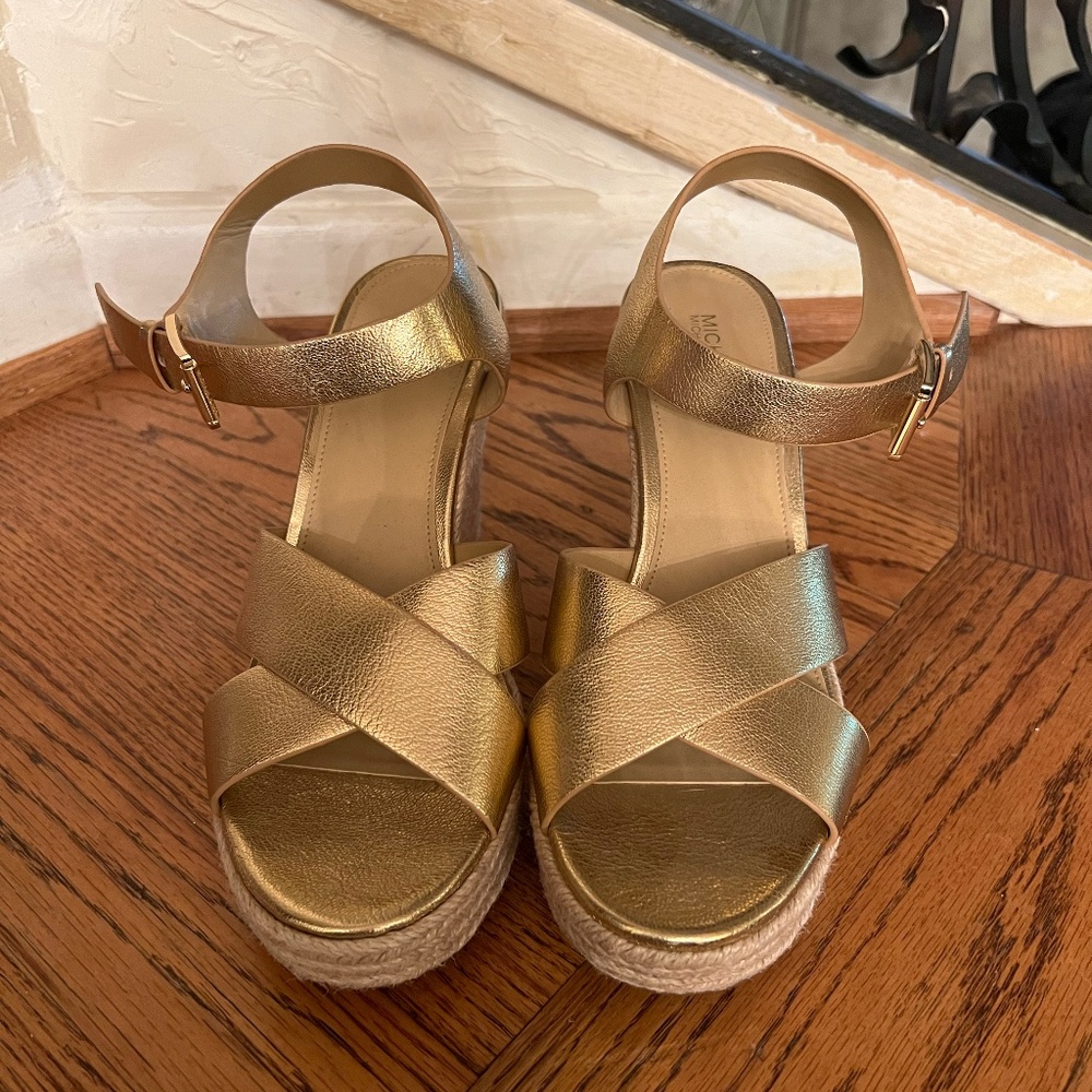 **BRAND NEW** Michael Kors Gold Wedge Sandals, Size 8